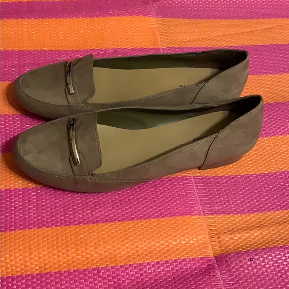 Tan Flats - Picture 2 of 4